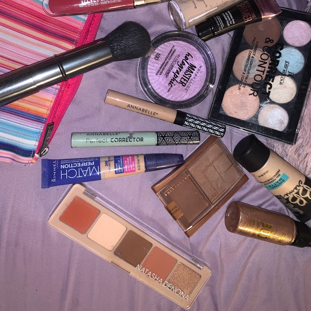 Makeup bundle ๐
๐ - Picture 3 of 4